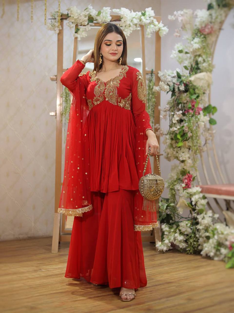 Add a statement of elegance to your festive collection with this Exclusive 3-Piece Plazzo Pair with Dupatta ✨.
