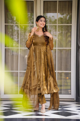 Unveil your elegance with our beautifully designed 3-piece set(imp)